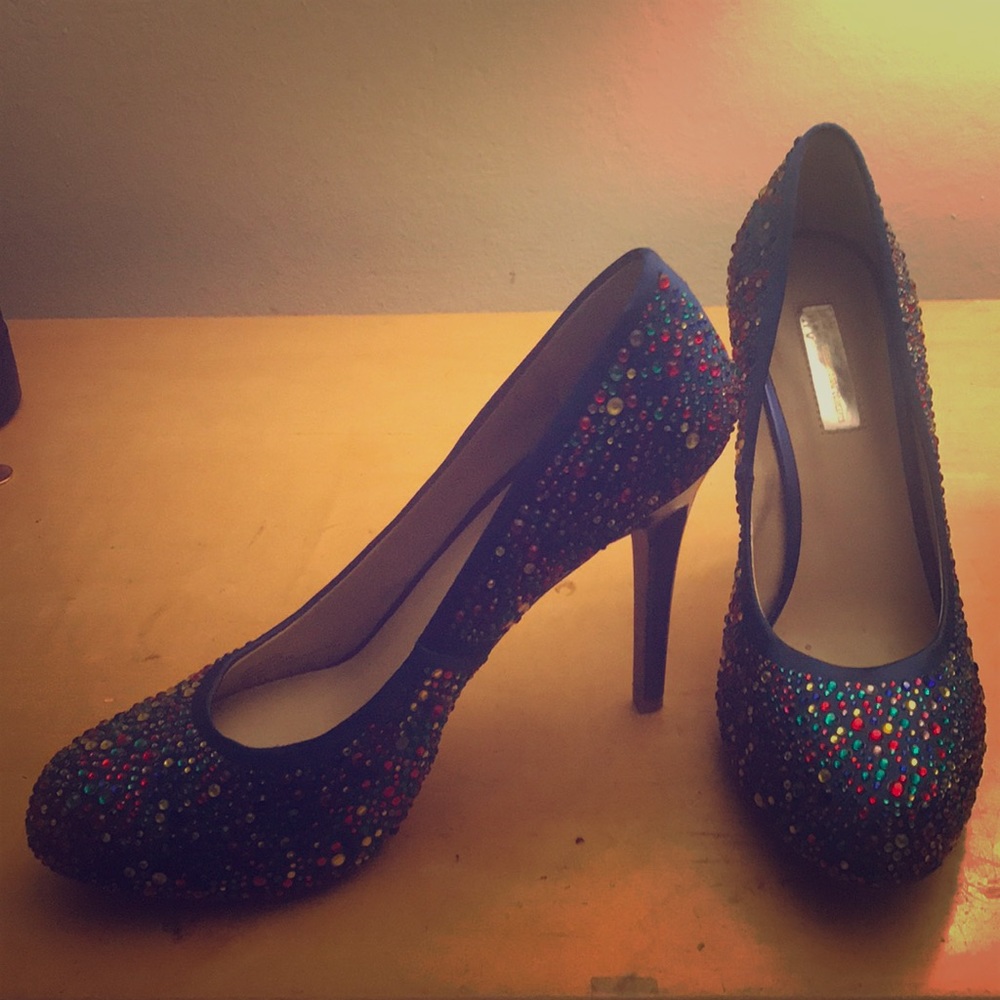 INC multicolor pumps